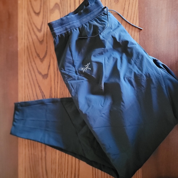 New W's Arc'teryx Norvan Insulated pants - Picture 1 of 9